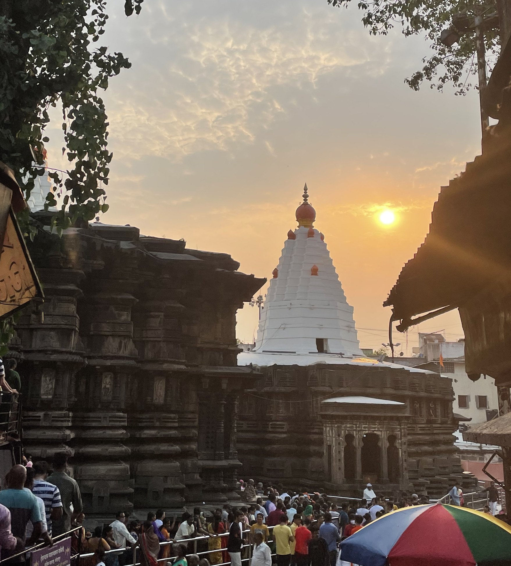 Devotees lined up for darshan at the Mahalakshmi Mandir, Kolhapur. (Source: CKA Archives)