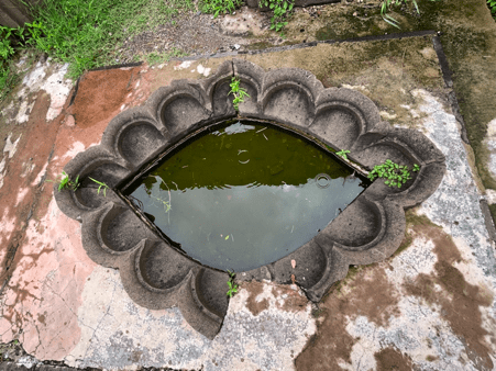 A cavity in the shape of an eye which lies in the fort. Interestingly, it is believed to have been used either as a mirror or a fountain in the olden days.(Source: CKA Archives)