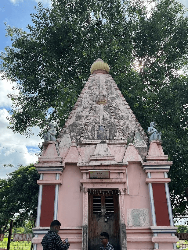 An older shrine located within the larger Siddheshwar Ratneshwar Mandir complex, distinct from the main sanctum.(Source: CKA Archives)