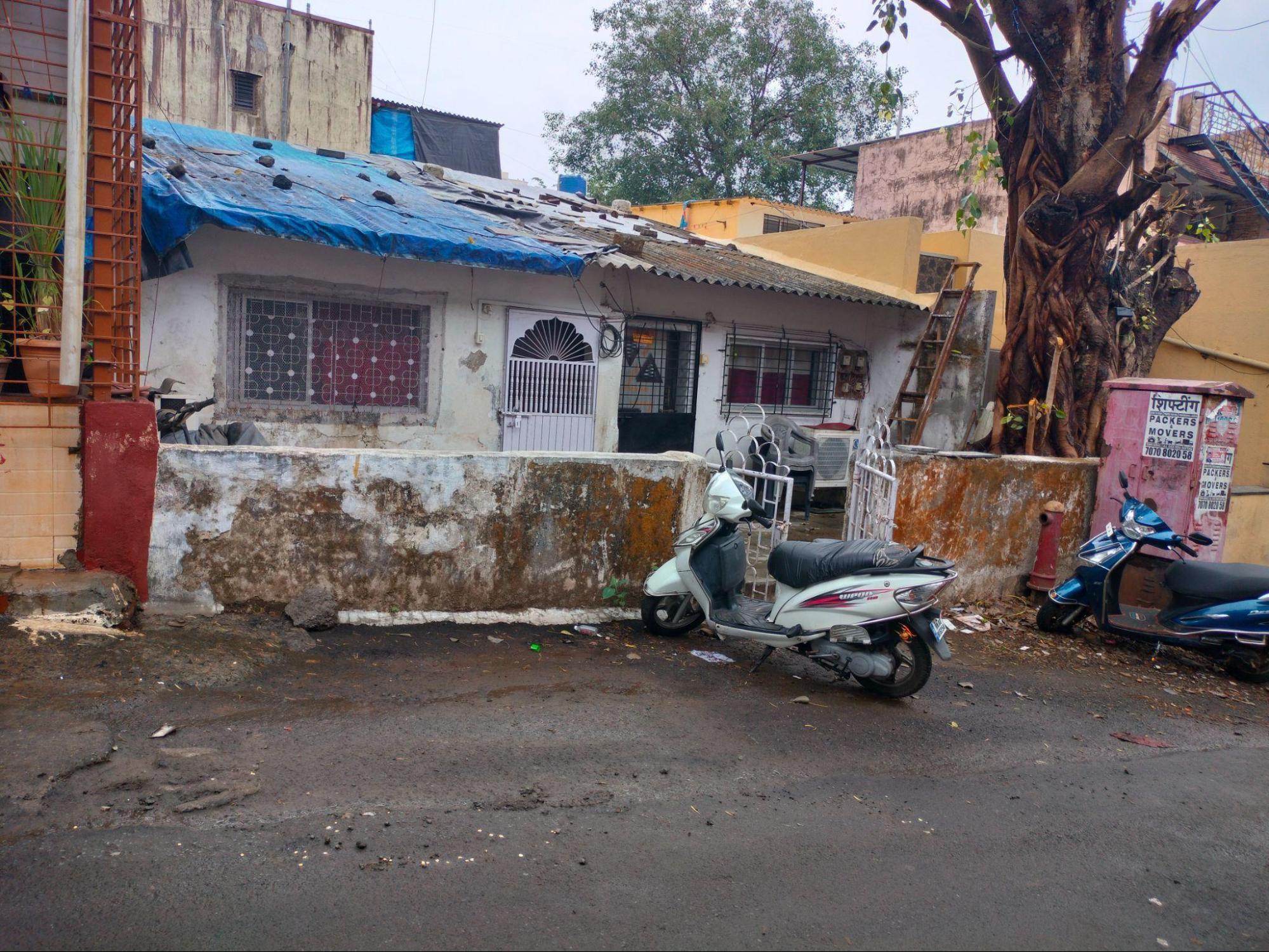A glimpse at the original layout of block houses; houses were arranged in linear blocks, separated by narrow lanes. Only a few remain today. (Source: CKA Archives)