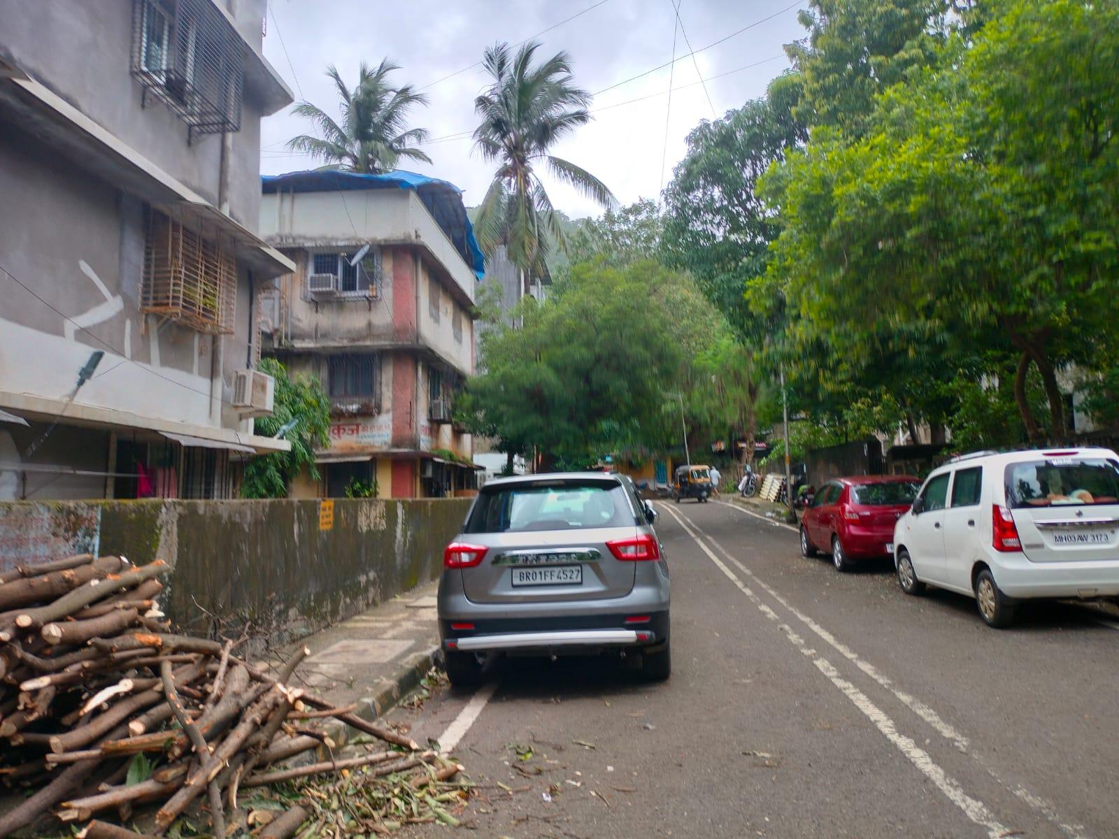 The building is situated on a quiet residential lane in Cypress, Mulund (W), with a consistent low-rise skyline. (Source: CKA Archives)