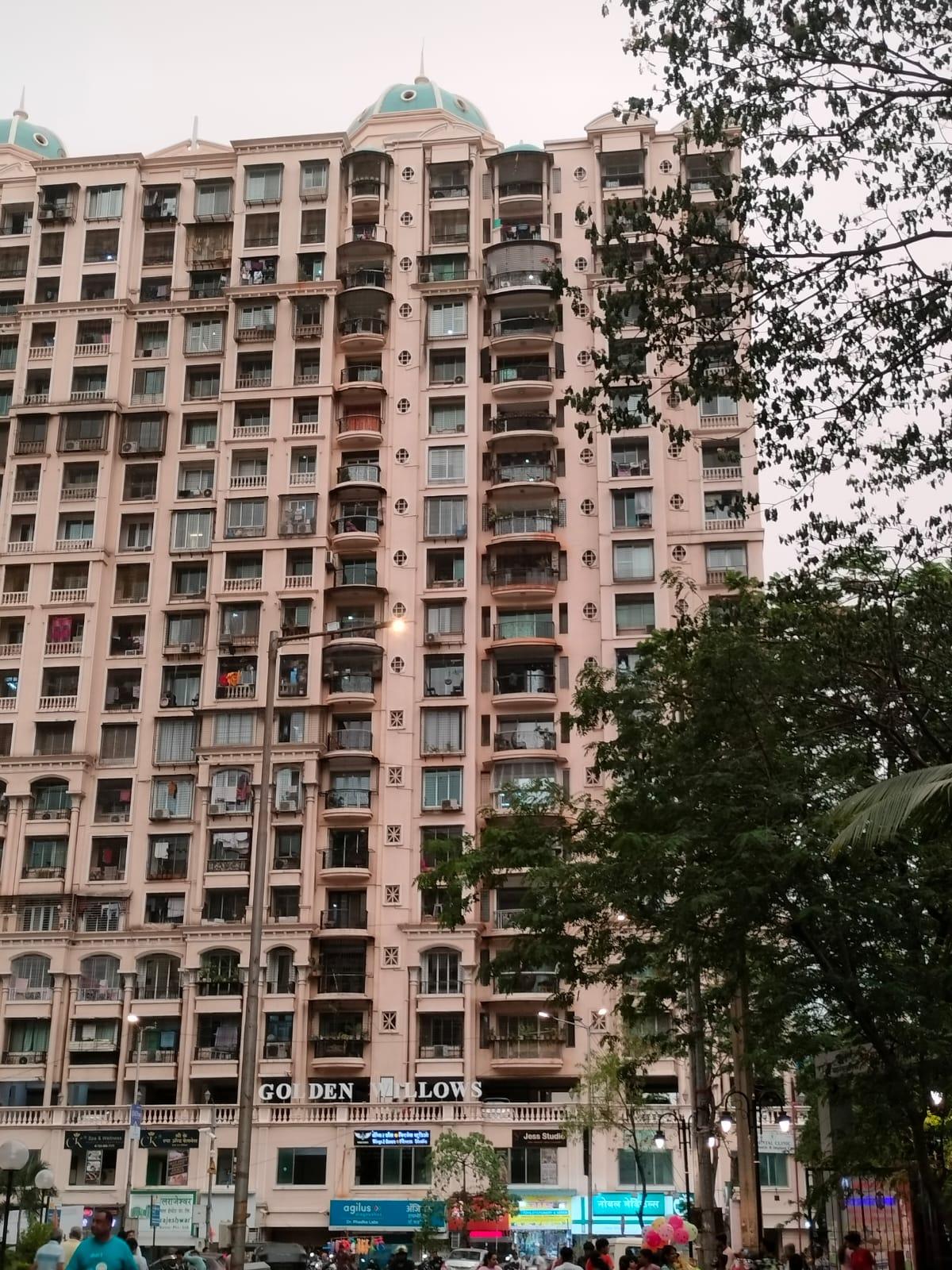 The tower's height stands in contrast to the sloping terrain and low-rise surroundings of Mulund Colony, marking a shift in the area's built form. (Source: CKA Archives)