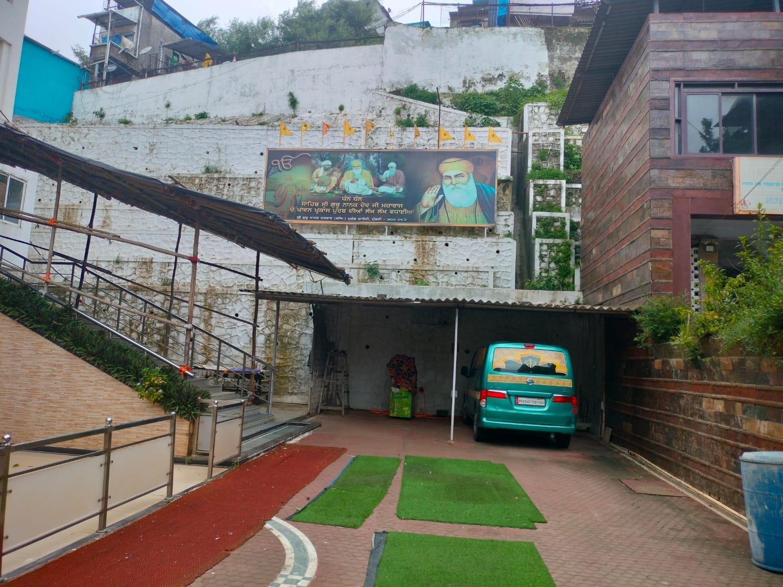 Ample boards written inSri Guru Nanak Darbar, Mulund Colony, Mumbai. (Source: CKA Archives)