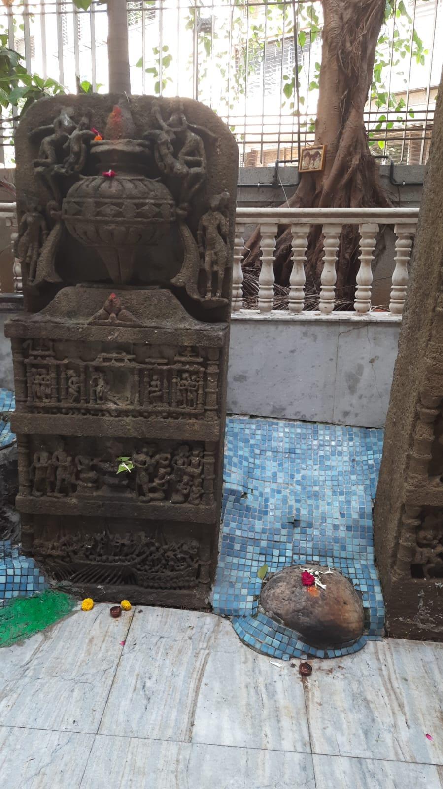 Veergal depicting a naval battle, with carved ships and human figures; which is considered to be a rare motif in Maharashtra’s hero stone tradition. (Source: CKA Archives)