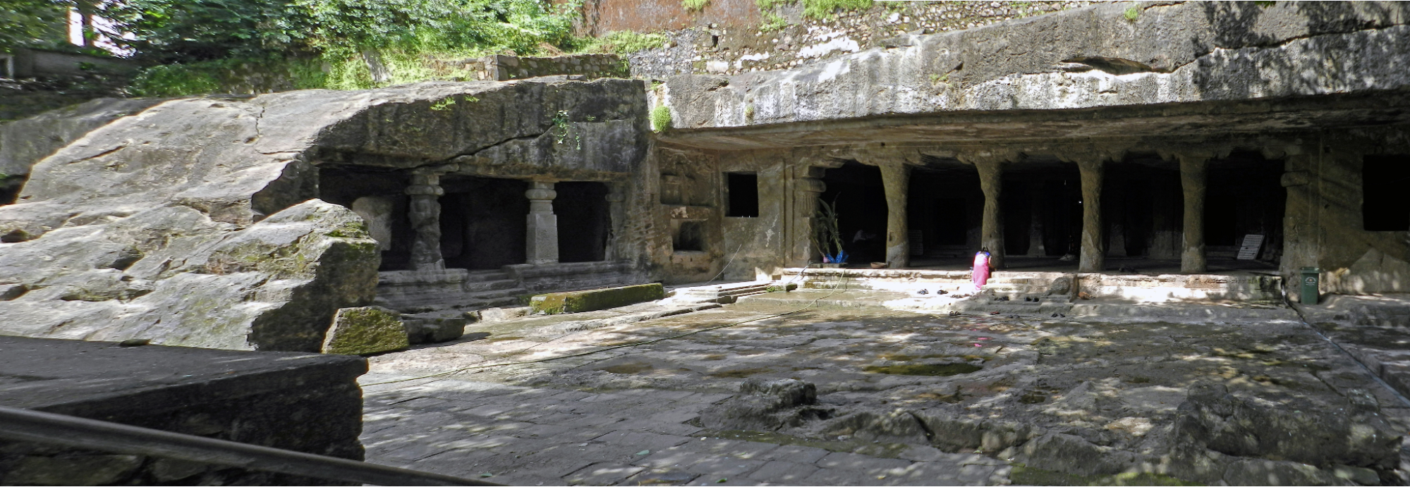 View of the rock-cut entrance at Mandapeshwar Caves, Borivali, Mumbai.[6]