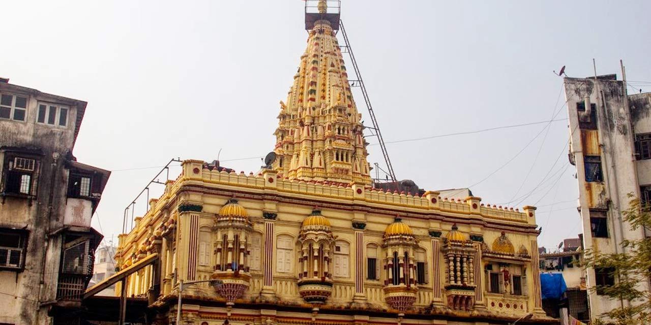 An exterior view of the shikhara of the Mumbadevi Mandir at Bhuleshwar[23]