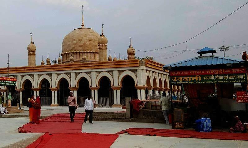 The Hazrat Babab Tajuddin Dargah in Nagpur.[4]