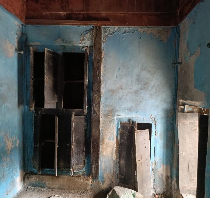 A recessed wooden cupboard with double shutters and two stacked compartments. (Source: CKA Archives)