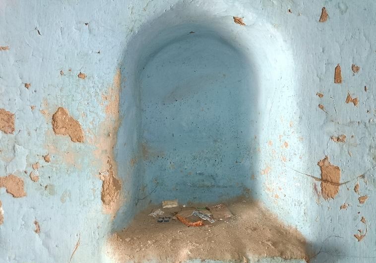 A Saana (the curved element) used to place diyas. (Source: CKA Archives)