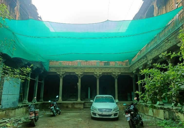 The courtyard of the house, which is a traditional feature of wada architecture. (Source: CKA Archives)