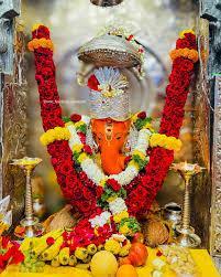 The rare eight-armed depiction of Ganpati at the Navshya Ganpati Mandir, Anandvalli (Nashik).[10]