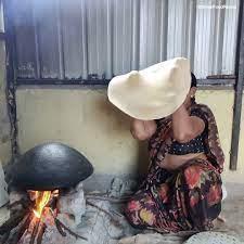 Puran Poli being made on a ‘Khapar’. (Source: CKA Archives)