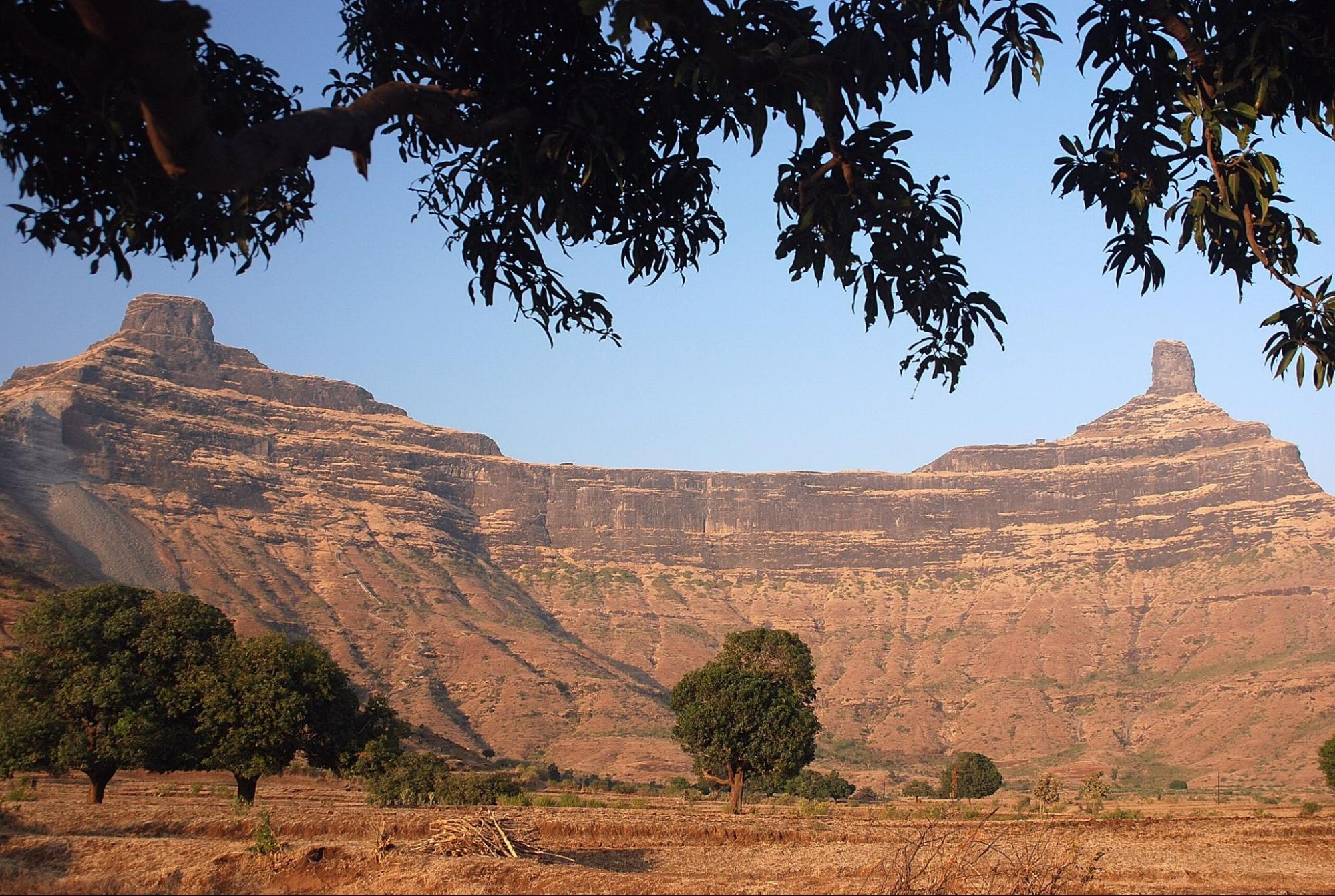 Mangi Tungi in Tahrabad has been a prominent Jain pilgrimage site for centuries. The hilltop mandirs attract devotees for worship and rituals, reflecting the region’s rich Jain cultural and architectural heritage.