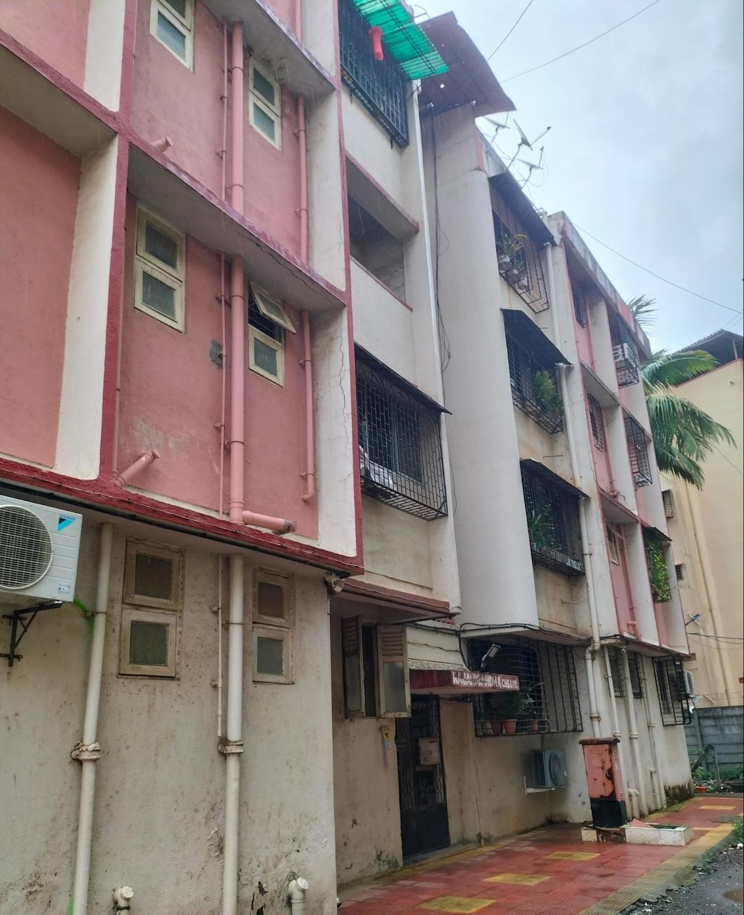 Side view of the building. Variations in window sizes and types are visible, highlighting functional adjustments within a standard layout.(Source: CKA Archives)