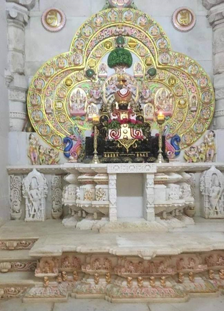 The murti inside the Agashi Maha Tirtha Mandir.[2]