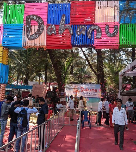 A vibrant celebration of heritage, the Dahanu Festival showcases local art, culture, and traditions.[4]
