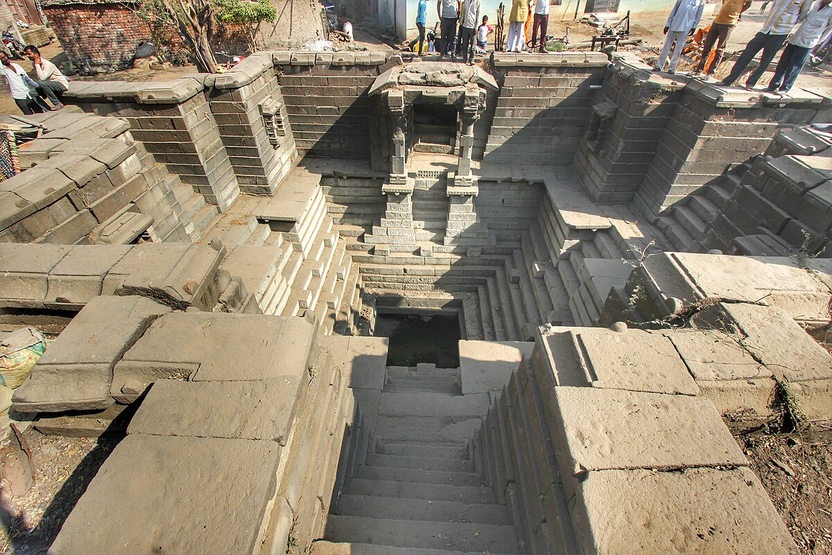A view of Arvi Stepwell in Parbhani, constructed in Hemadpanthi style during the Yadava period, featuring stone masonry characteristic of 12th–13th century architecture.[1]