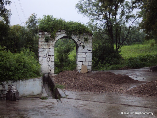Remains of the Fortifications at Pathri. Amid rising tensions between Deccan sultanates, Alauddin Imad Shah of Berar fortified Pathri to guard against southern threats. Its capture by the Ahmadnagar Sultanate in 1518 marked a pivotal moment in the struggle for control over the Berar region.