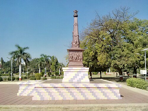 The Marathwada Martyr Monument in Parbhani stands as a tribute to those who fought for the region’s freedom. Every year on 17 September, Marathwada Mukti Sangram Din is observed to mark its integration with India.