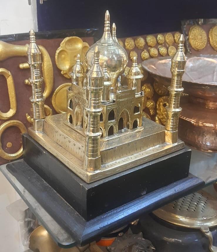 Miniature replica of the Taj Mahal crafted in metal, reflecting both technical precision and the artisan’s engagement with architectural forms beyond local tradition. (Source: CKA Archives)