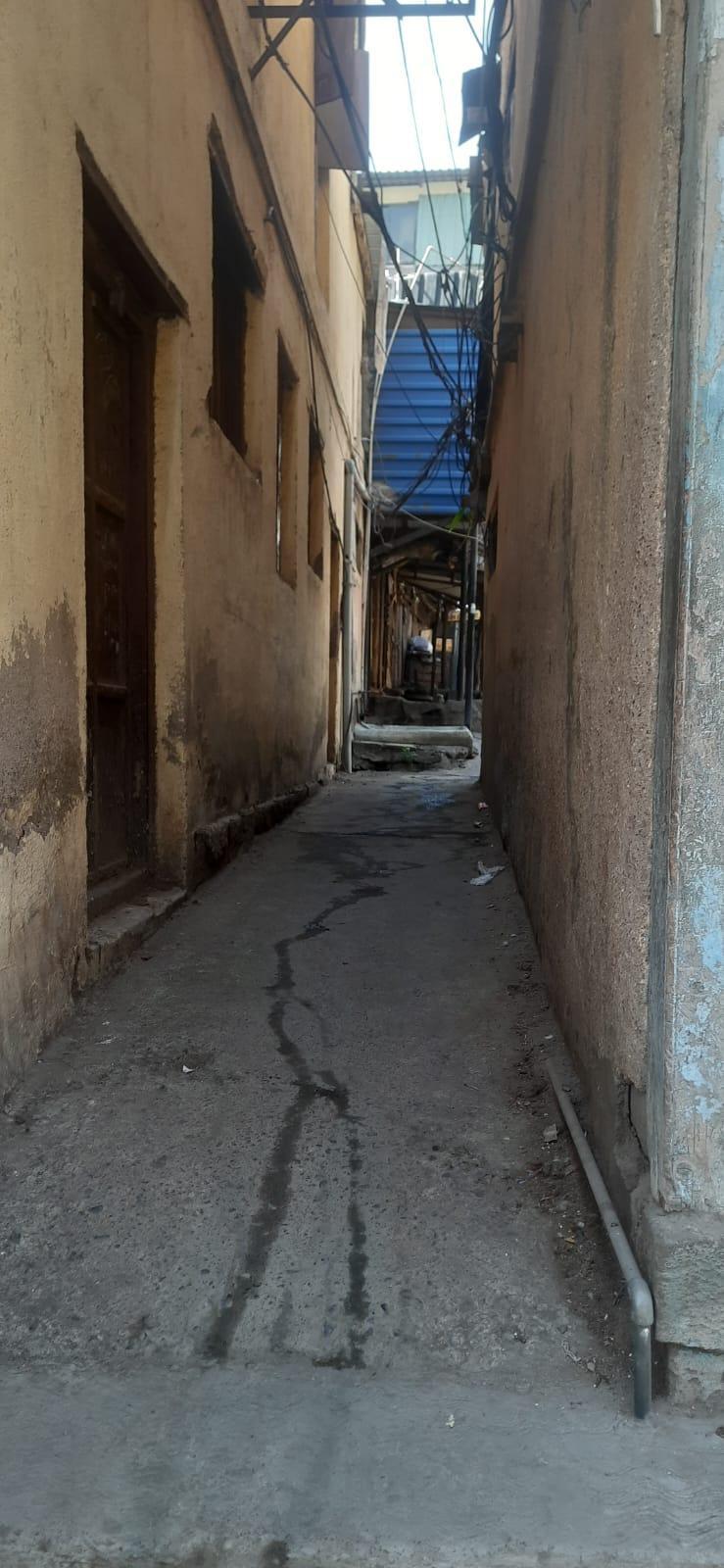 View of Tambat Ali, where sounds of hammering and polishing mark the alley as one of Pune’s few remaining working craft zones. (Source: CKA Archives)