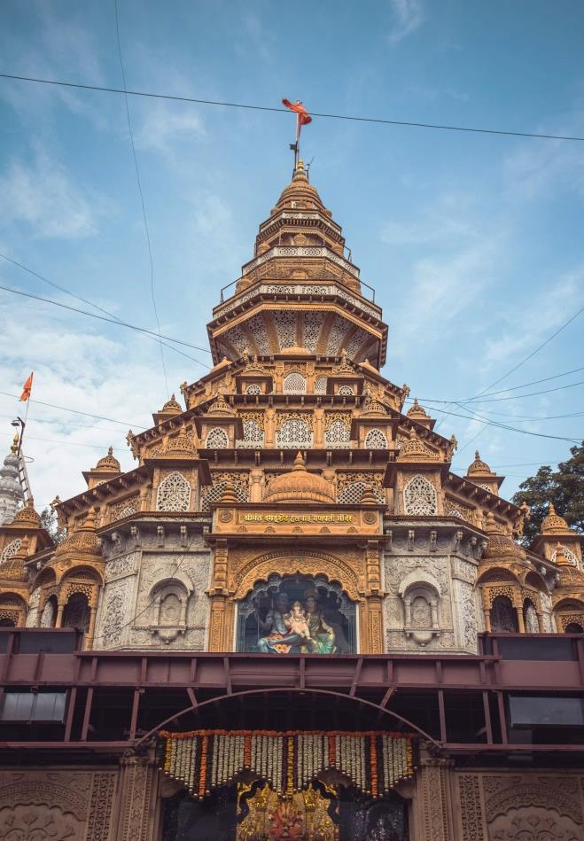 An outside view of the Dagdusheth Halwai Ganapati Mandir at Budhwar Peth.[14]