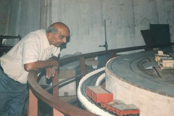 Bhau Joshi (L) created a permanent museum for miniature railway models after the success of his initial exhibitions in Pune and Mumbai.[25]