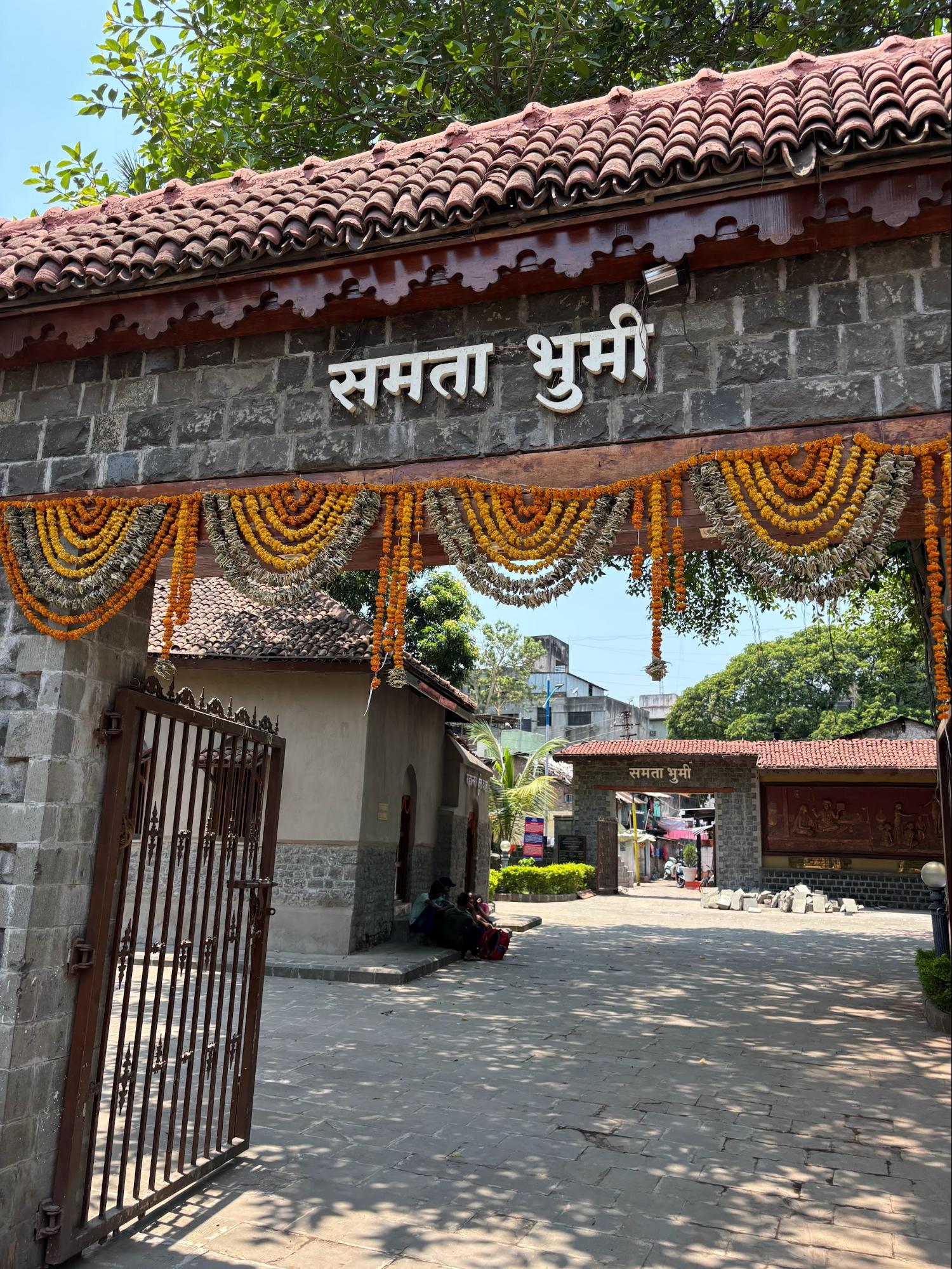 Entrance to Samtabhumi, Ganesh Peth, Pune, marking the historic precinct of Phule Wada and the samadhi of Mahatma Phule. (Source: CKA Archives)