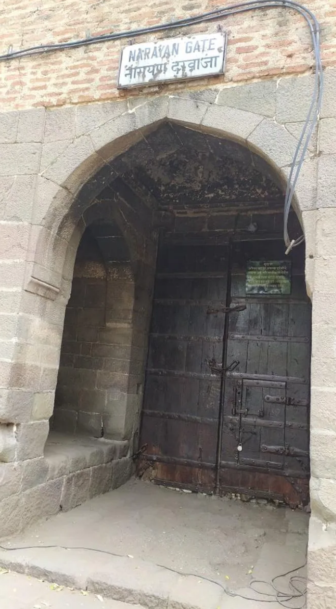 Narayan Darwaza, also known as Jambhula Darwaza, is believed to be the arched gateway from where the corpse of Peshwa Narayanrao was dragged out of Shaniwar Wada, thus gaining its current name. (Source: CKA Archives)