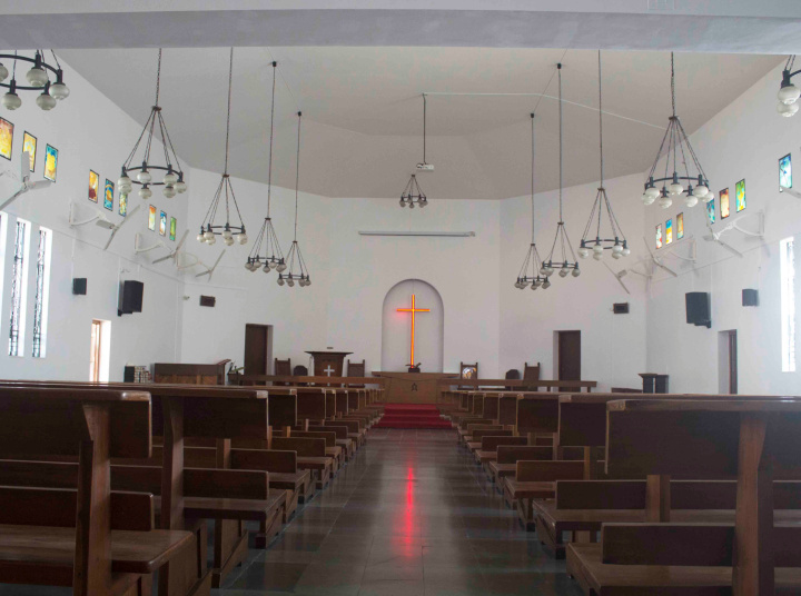 Pillarless Prayer Hall of Oldham Memorial Methodist Church, Camp, Pune.[44]