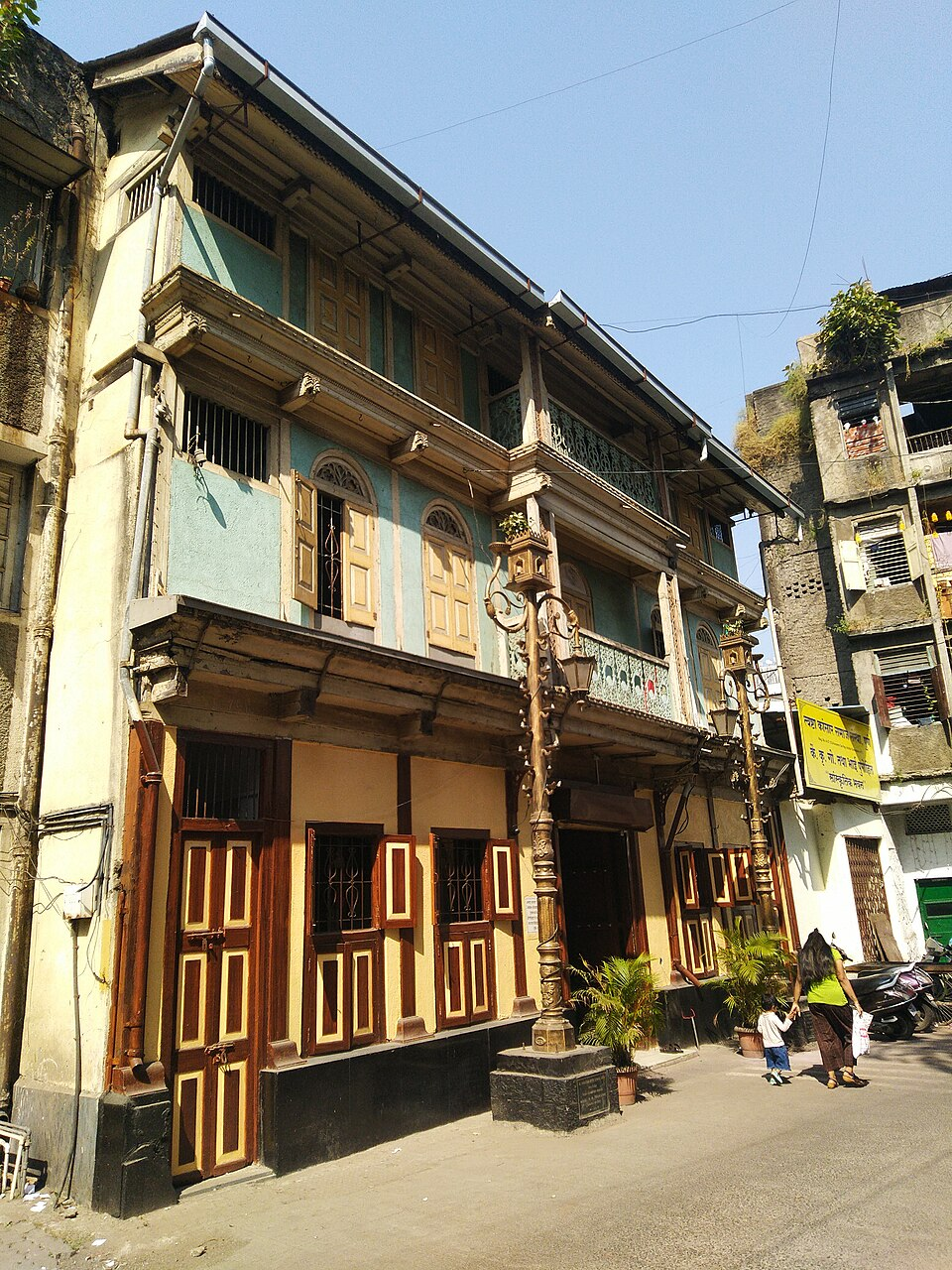 Side view of the Twashta Kasar Kali Mandir, Kasba Peth, Pune.[103]