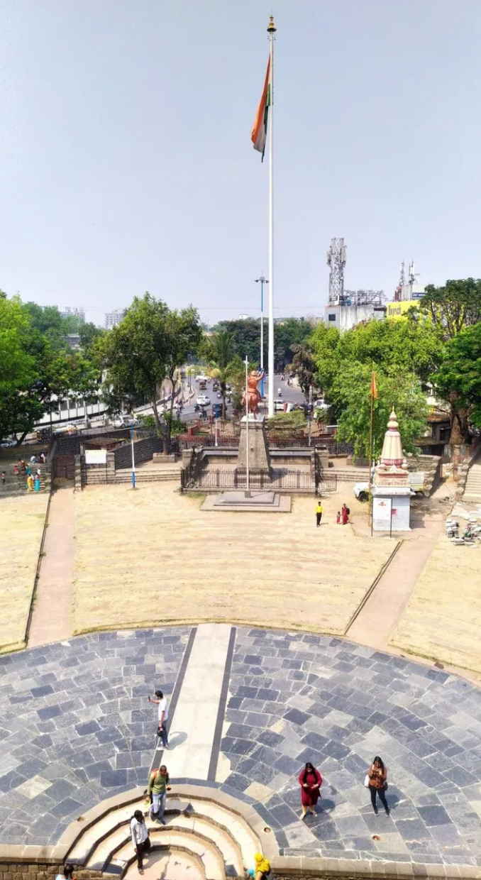 The Batatya Maruti mandir (right) and an equestrian statue of Peshwa Bajirao I (left) from the Nagarkhana balcony. (Source: CKA Archives)