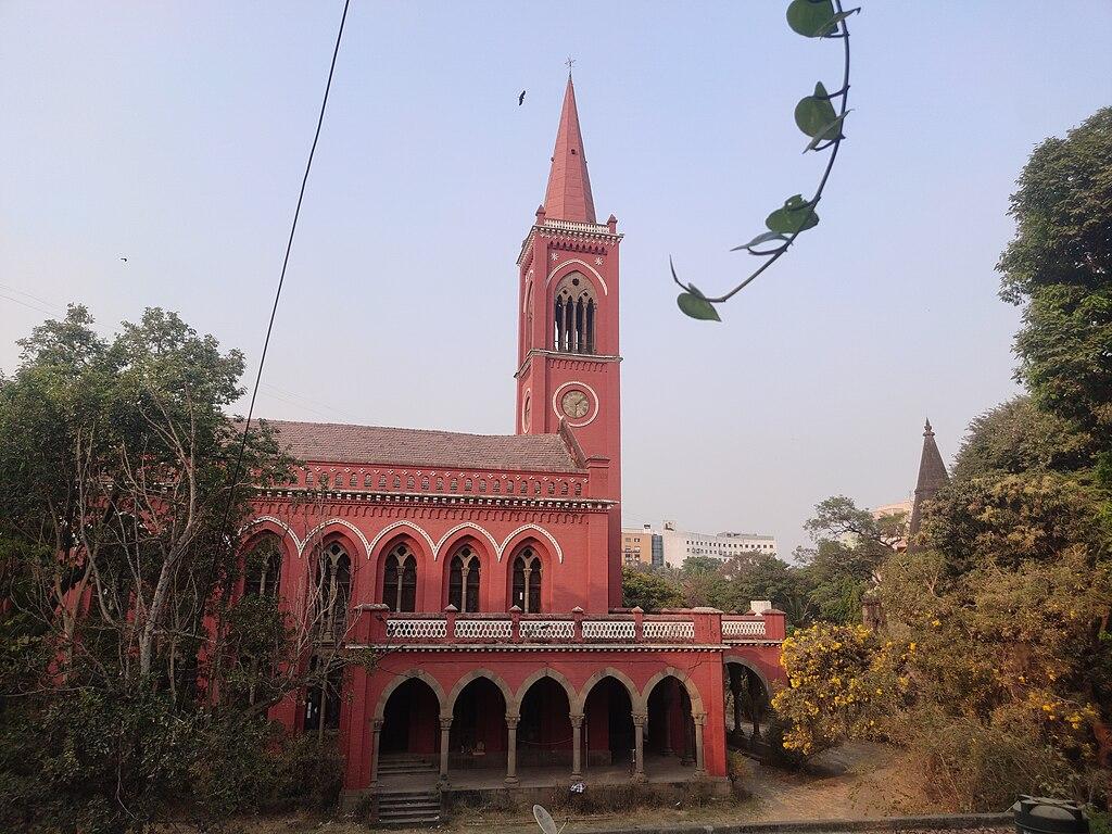 The red-brick façade of the Ohel David Synagogue, on Moledina Road, Pune, that earned it the local name “Lal Deval”.[42]