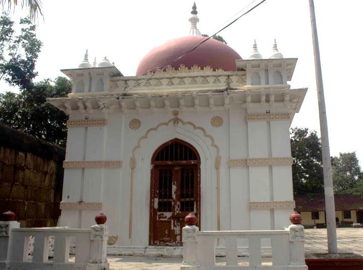 The Samadhi of Mahadji Shinde within the complex in Wanawadi, Pune.[67]