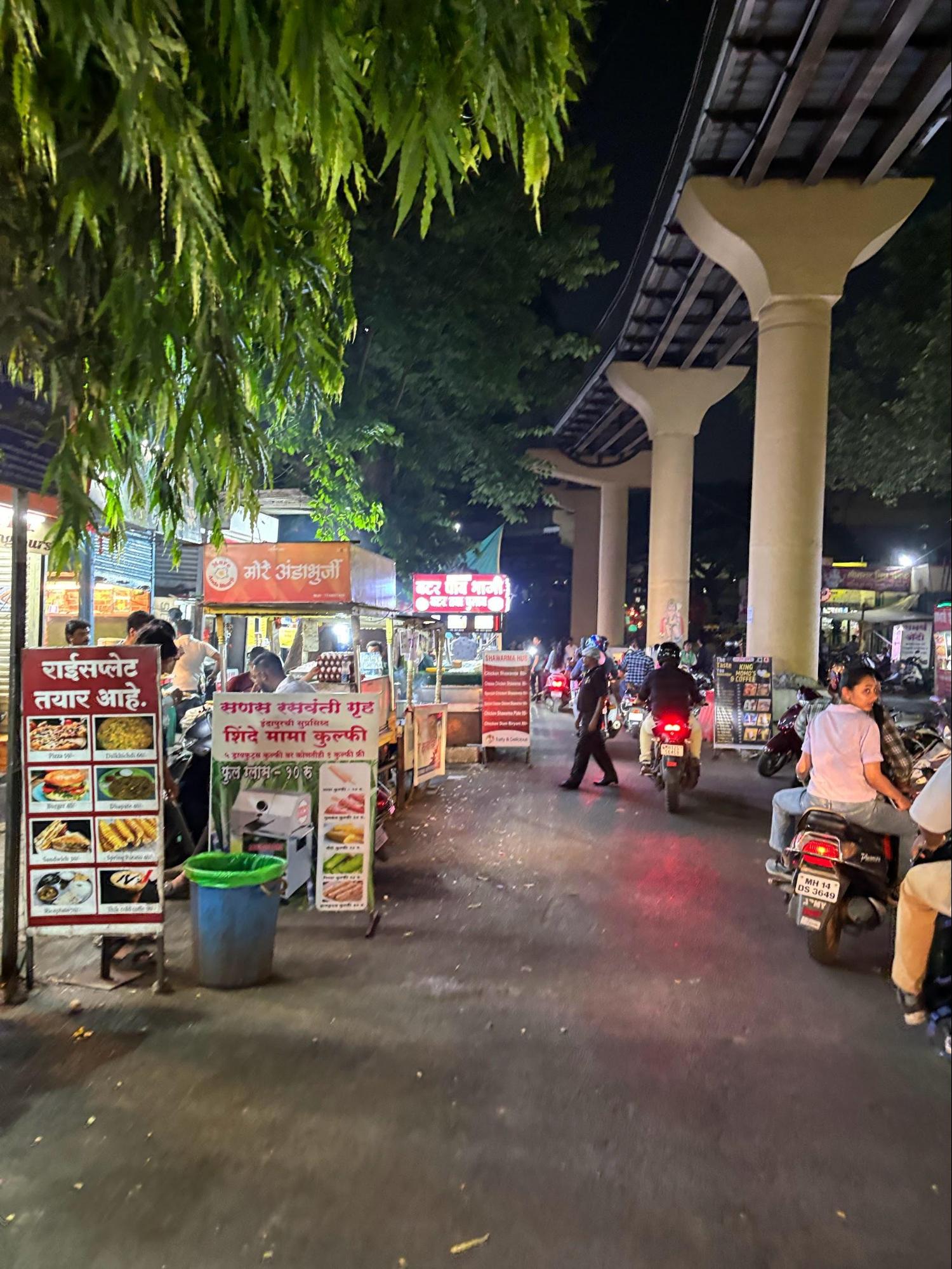 Eateries at the NV Gadgil Bridge(Source: CKA Archives)
