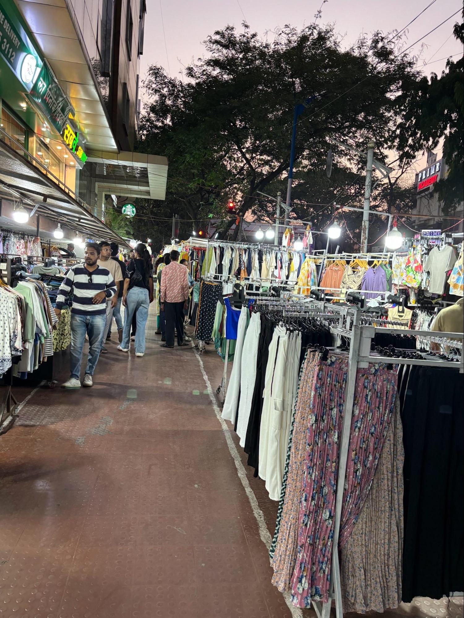 Evening crowd at a bustling street market near Westside on FC Road, Pune, known for budget fashion stalls and popular street food. (Source: CKA Archives)