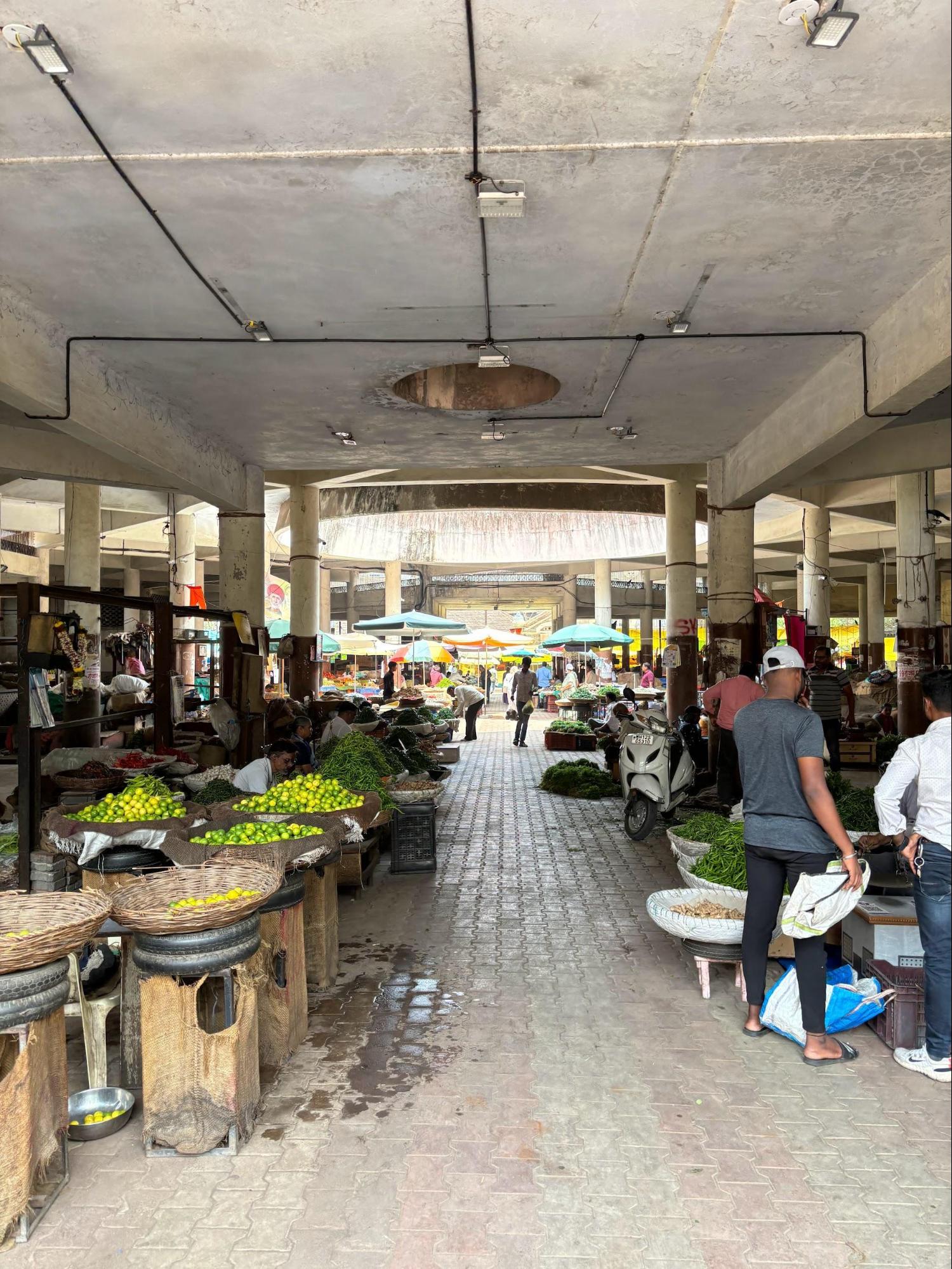 One of the eight entrances to Mahatma Phule Mandai, in the afternoon sun on a typical warm day in Pune. (Source: CKA Archives)