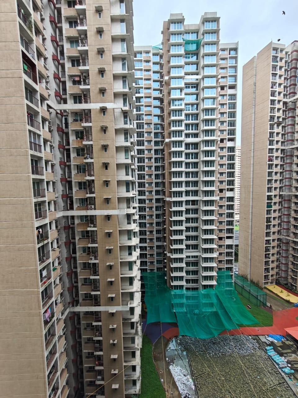 A view of the 30-storey residential building painted in neutral colors and rising to a non-human scale. (Source: CKA Archives)