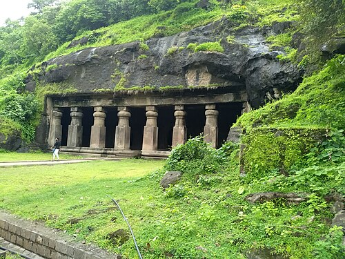 Elephanta Caves carved from basalt rock on Gharapuri Island, showcasing rock-cut architecture.[2]