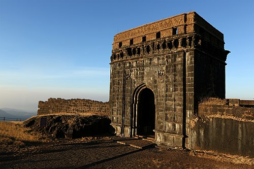 Raigad Fort, built in hill fort style, showcasing its seventeenth-century architectural features.[4]
