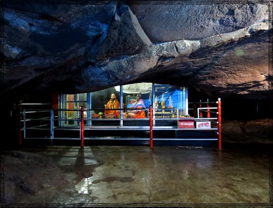 Statues of Samarth Ramdas Swami and Shridhar Swami inside the Mandir complex at Shivthar Ghal, Raigad.[11]