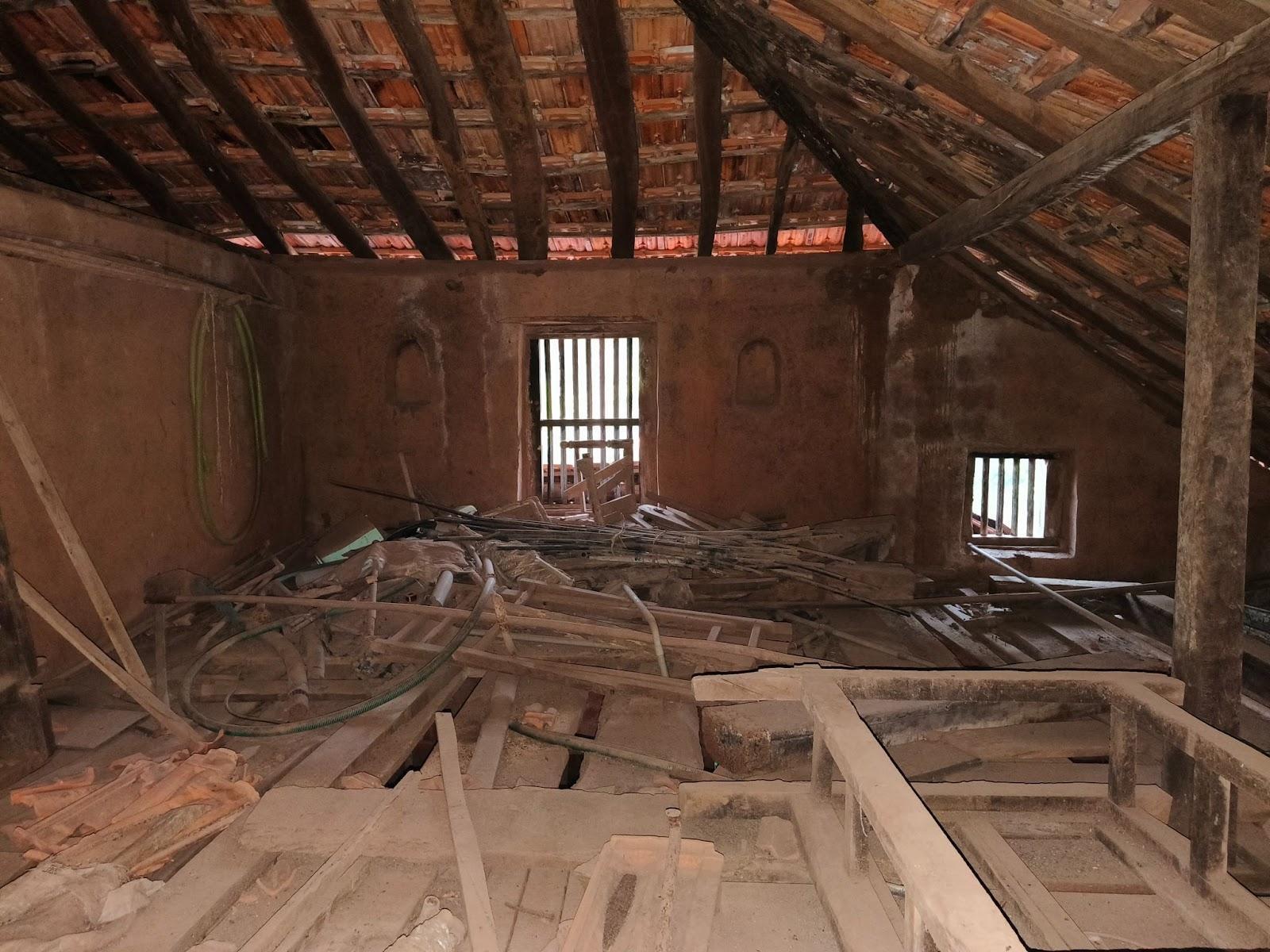 Attic with wooden flooring and mud walls. (Source: CKA Archives)