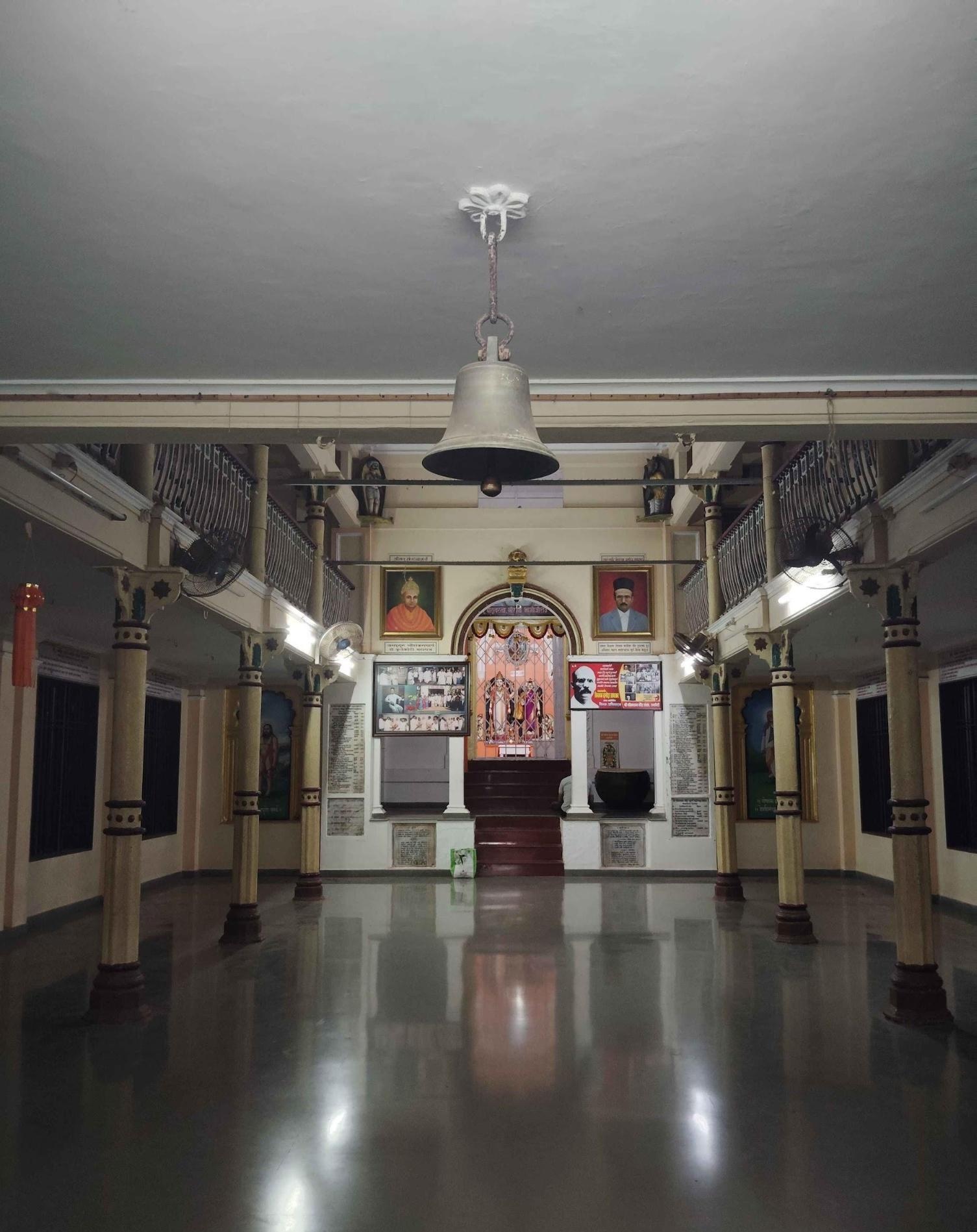 Framed portraits of key figures associated with thePatit Pavan Mandir can be seen in theentrance passage.(Source: CKA Archives)