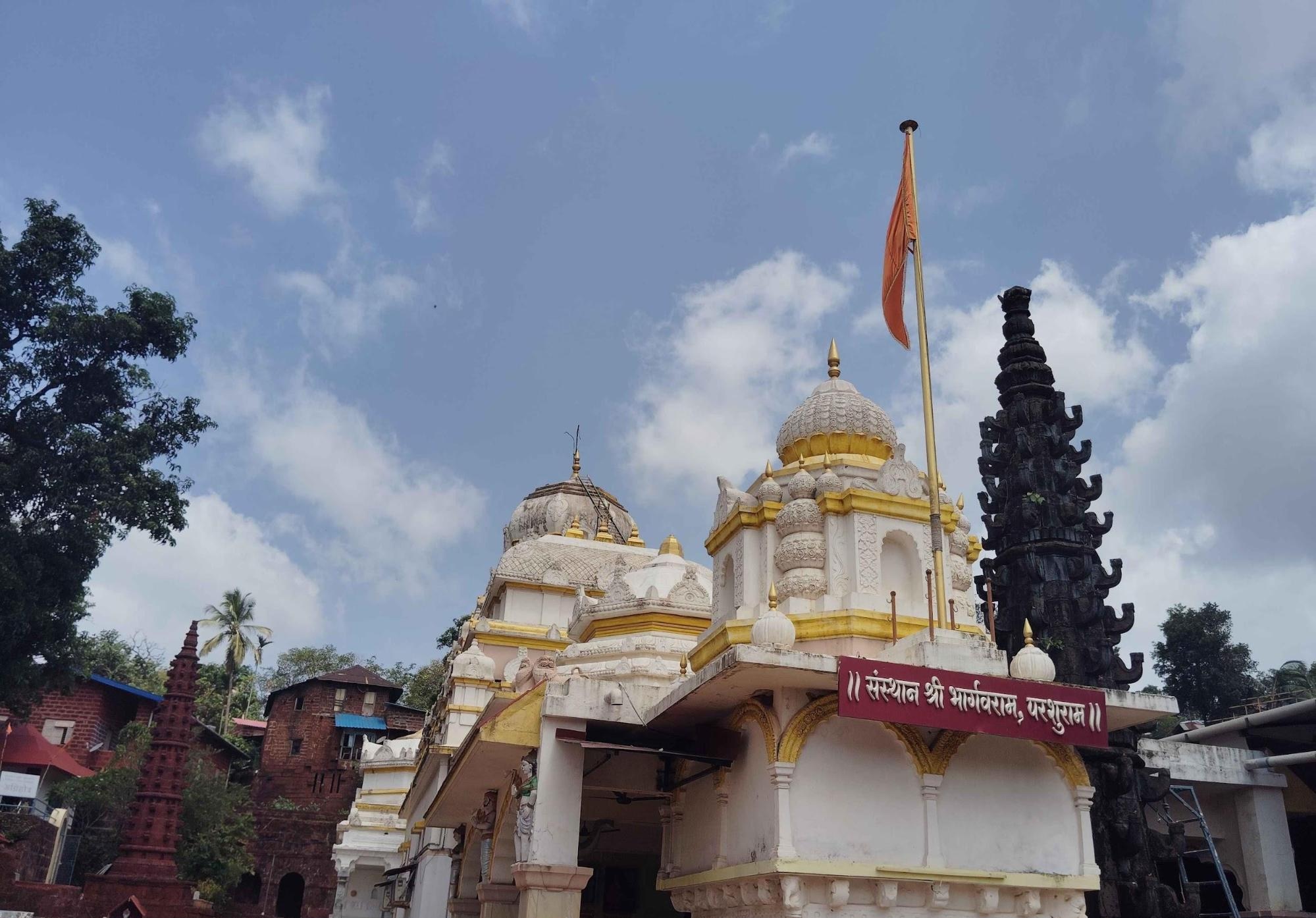 View of the main entrance to Parshuram Mandir, Ratnagiri where influences fromHindu, Portuguese, and Islamic styles of architecture can be spotted.(Source: CKA Archives)
