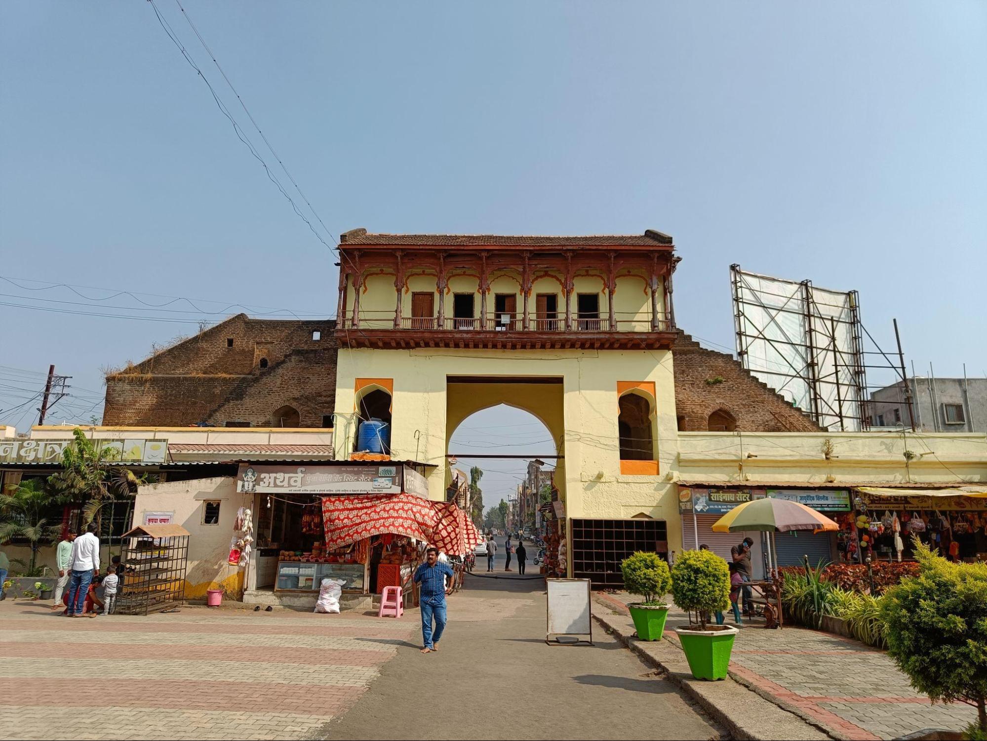 Entrance to the Tasgaon Ganpati Mandir near the Patwardhan Rajwada. (Source: CKA Archives)