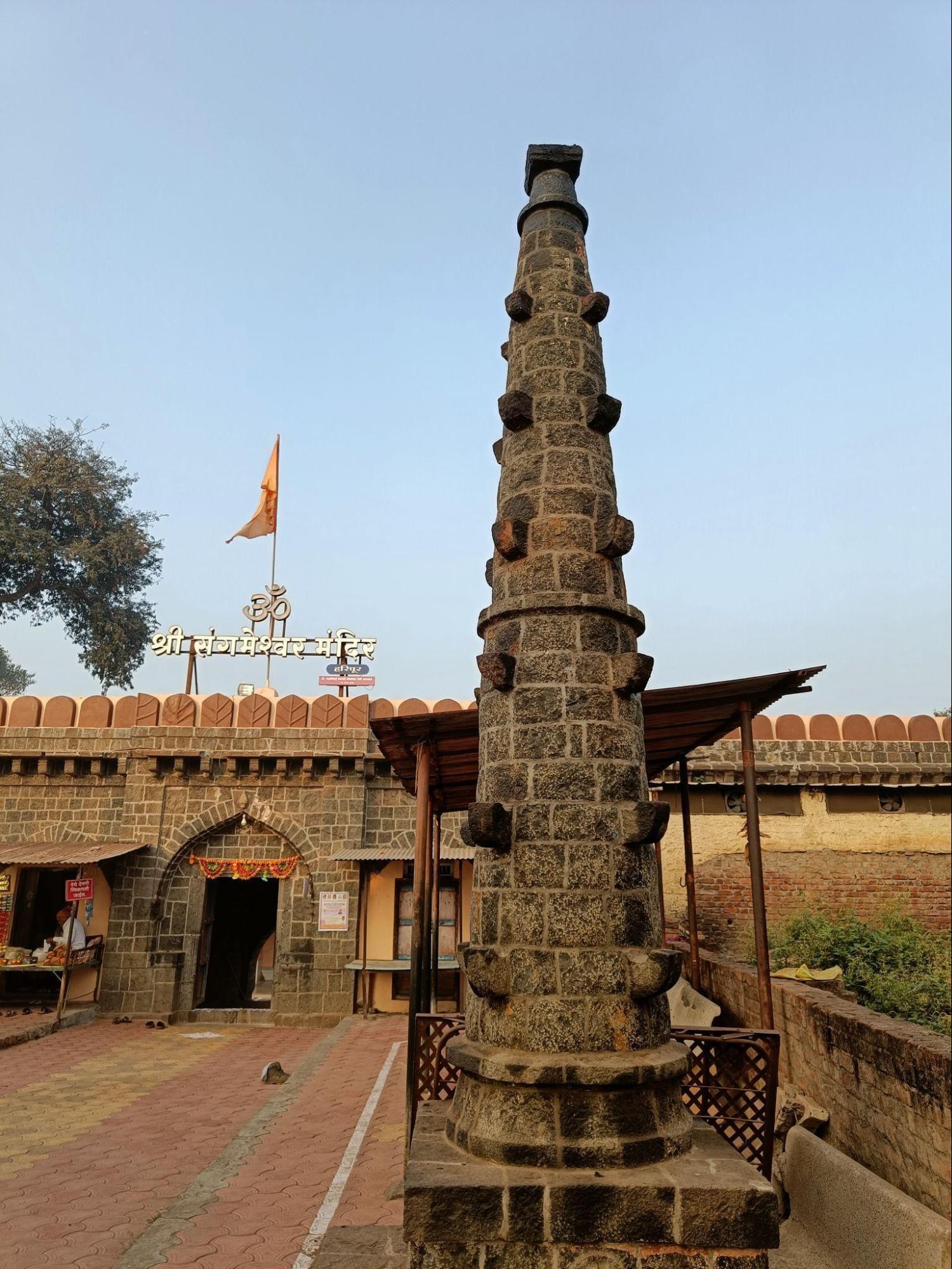 A deepstambh (a column illuminated with oil lamps or diyas which can be commonly found in Hindu mandirs) which lies outside the entrance of the Mandir. (Source: CKA Archives)
