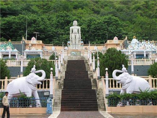 The 28 ft. monolithic marble statue of Bahubali at the base of Kumbhojgiri Hill, Sangli.[1]