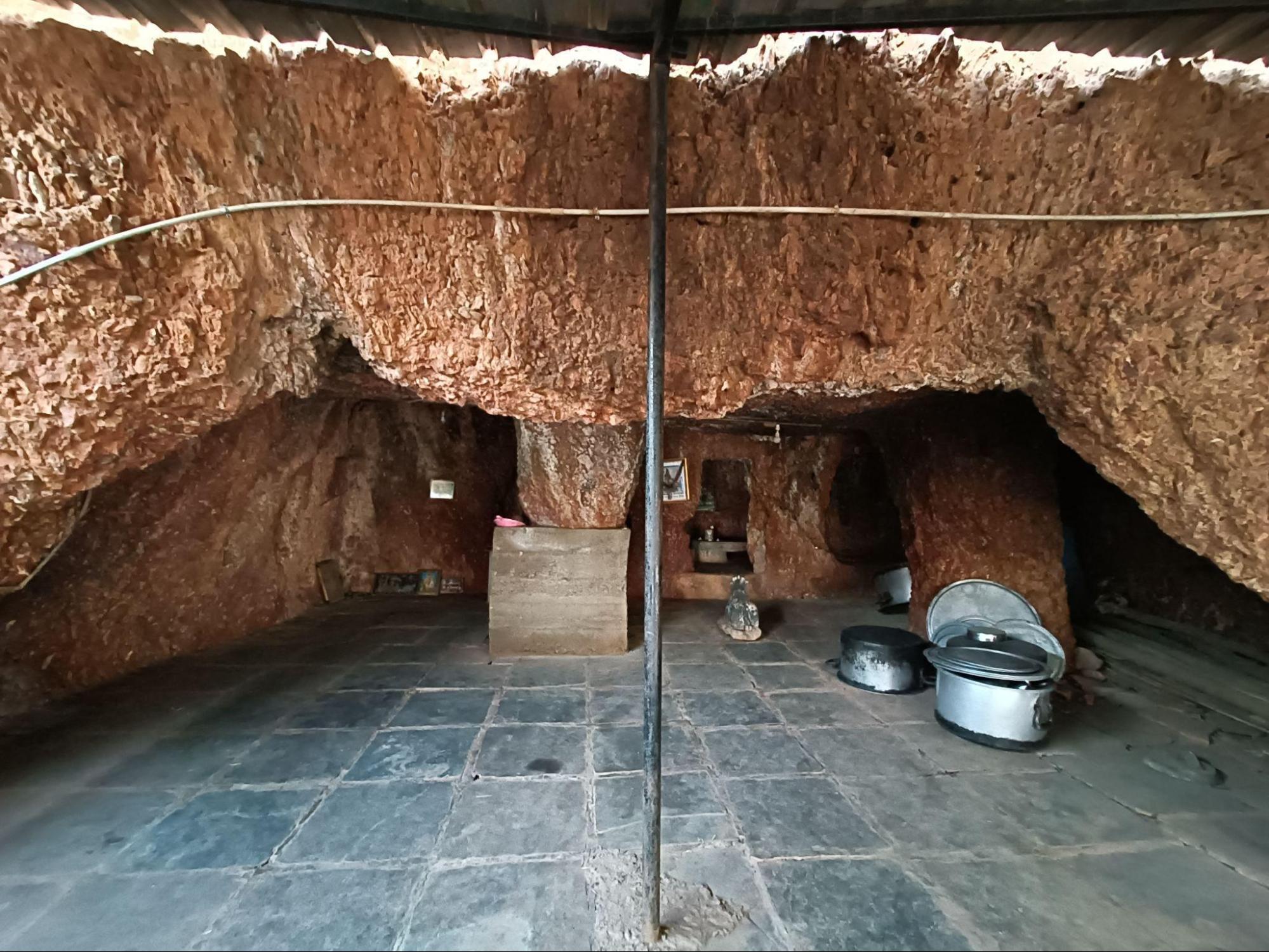 The entire structure blends naturally with the plateau’s landscape. It is supported by intricately carved stone pillars, and includes a number of caves. Some of these go deep into the hillside and serve practical purposes, such as storing utensils for mahaprasad (a sacred communal meal).(Source: CKA Archives)