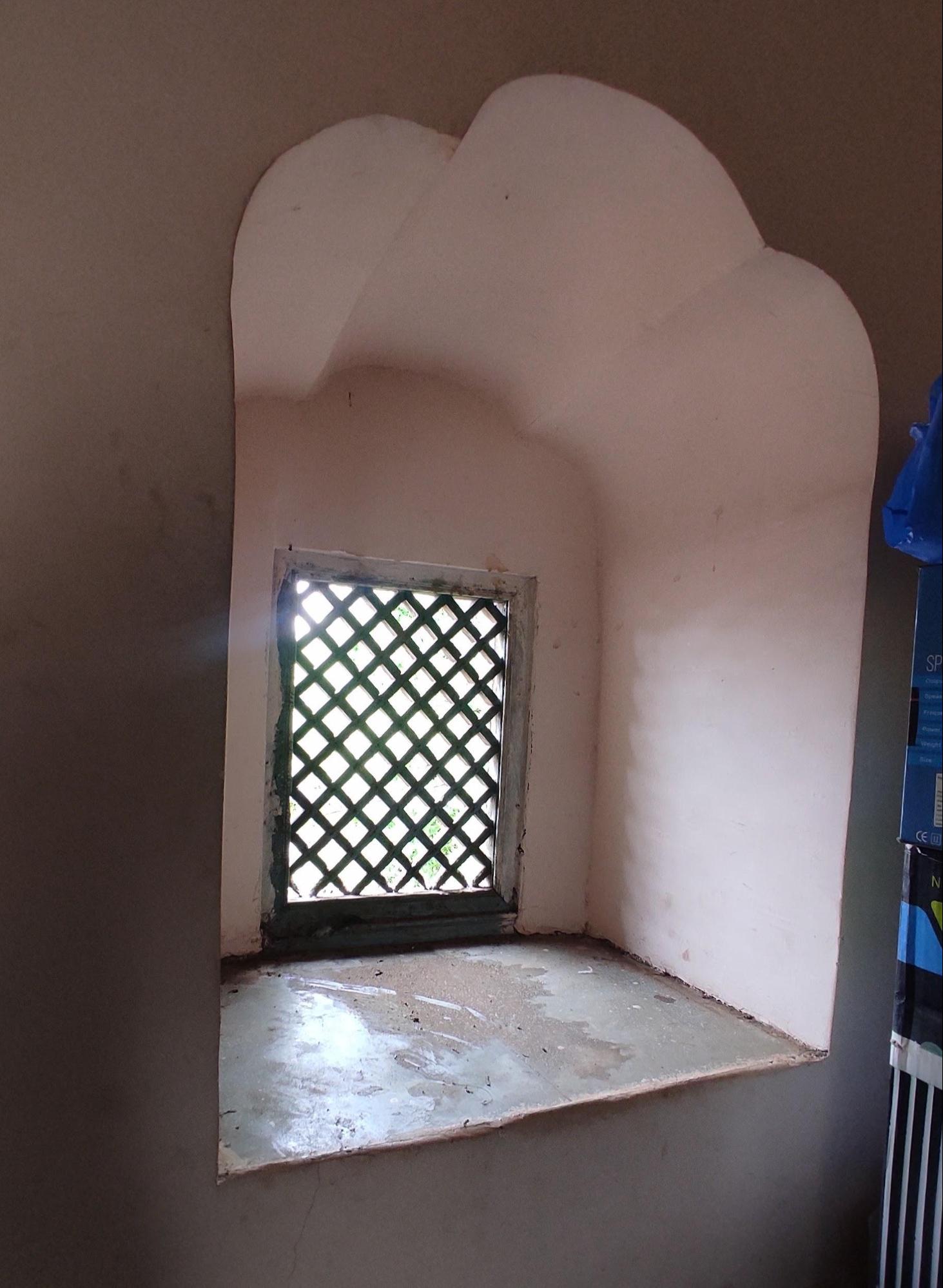 Deep window recess functioning as a seating niche. The depth allows for casual occupation of the space while maintaining a degree of privacy, which, in many ways, reflects the controlled visual access typical of wada interiors.(Source: CKA Archives)