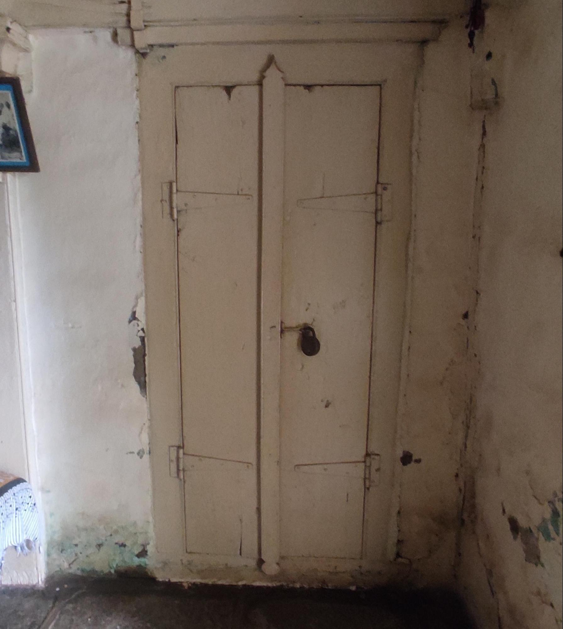 Interior wooden door with a padlock system. (Source: CKA Archives)